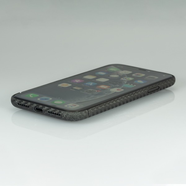 Carbon Cover iPhone XR con Logo-Window